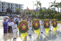 KỶ NIỆM 79 NĂM CÁCH MẠNG THÁNG TÁM VÀ QUỐC KHÁNH 2.9 (1945 - 2024): Lãnh đạo tỉnh viếng Nghĩa trang liệt sĩ TP Quy Nhơn