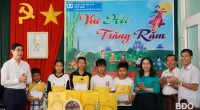 Phó Chủ tịch UBND tỉnh Lâm Hải Giang thăm, tặng quà cho trẻ em nhân dịp Tết Trung thu