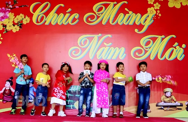 Trẻ em Làng Trẻ em SOS Quy Nhơn chúc Tết, tham gia các hoạt động văn nghệ nhân dịp Tết Nguyên đán Canh Tý.