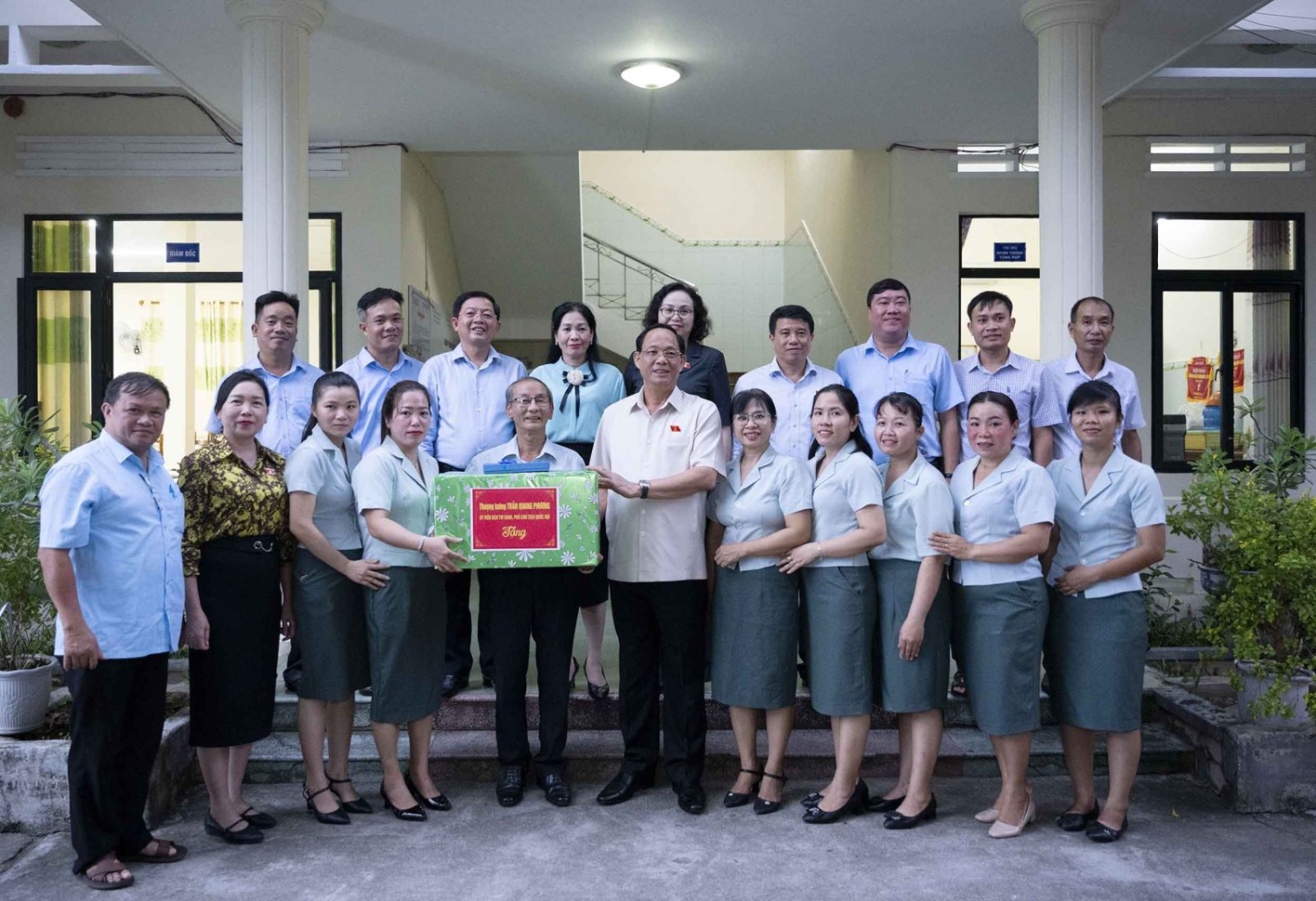 Phó Chủ tịch Quốc hội Trần Quang Phương thăm Trung tâm chăm sóc, điều dưỡng người có công tỉnh Bình Định